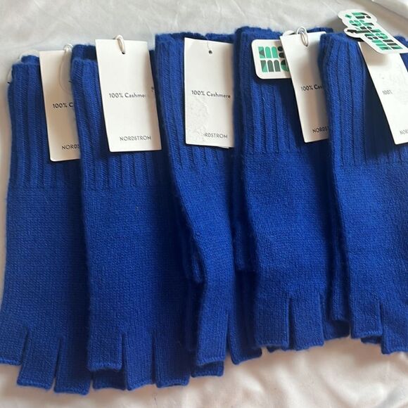 NORDSTROM WOMENS CASHMERE FINGERLESS GLOVES BLUE ONE SIZE NWT - Picture 3 of 6